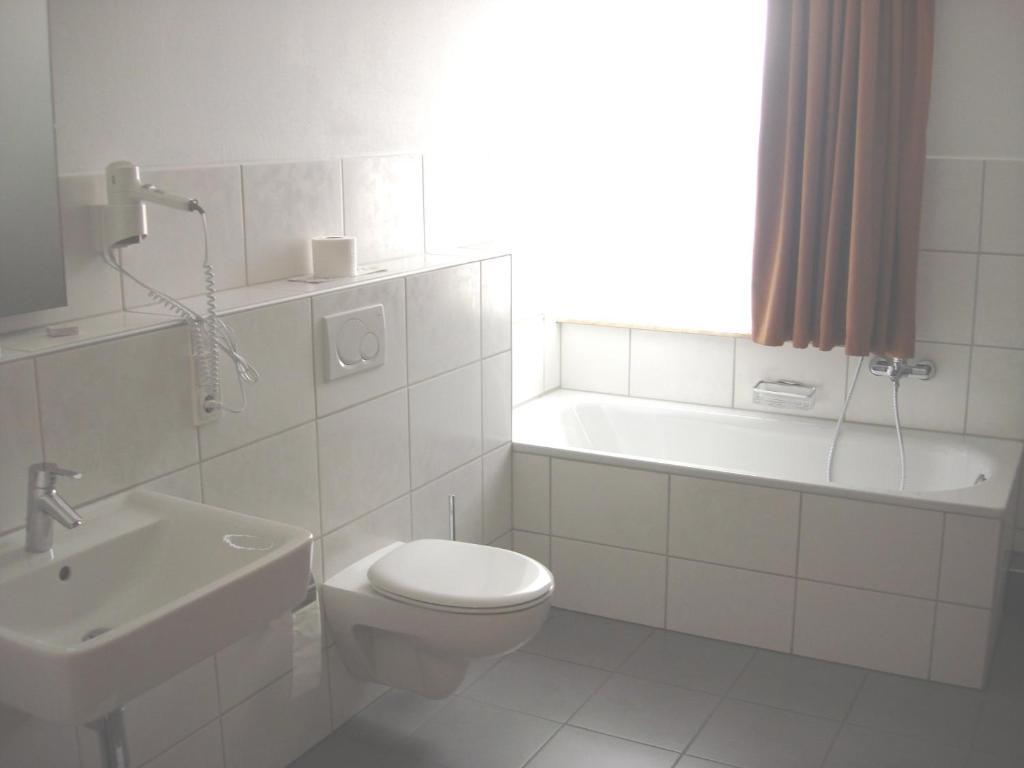 Hotel Zur Sonne Kirchhain Pokoj fotografie